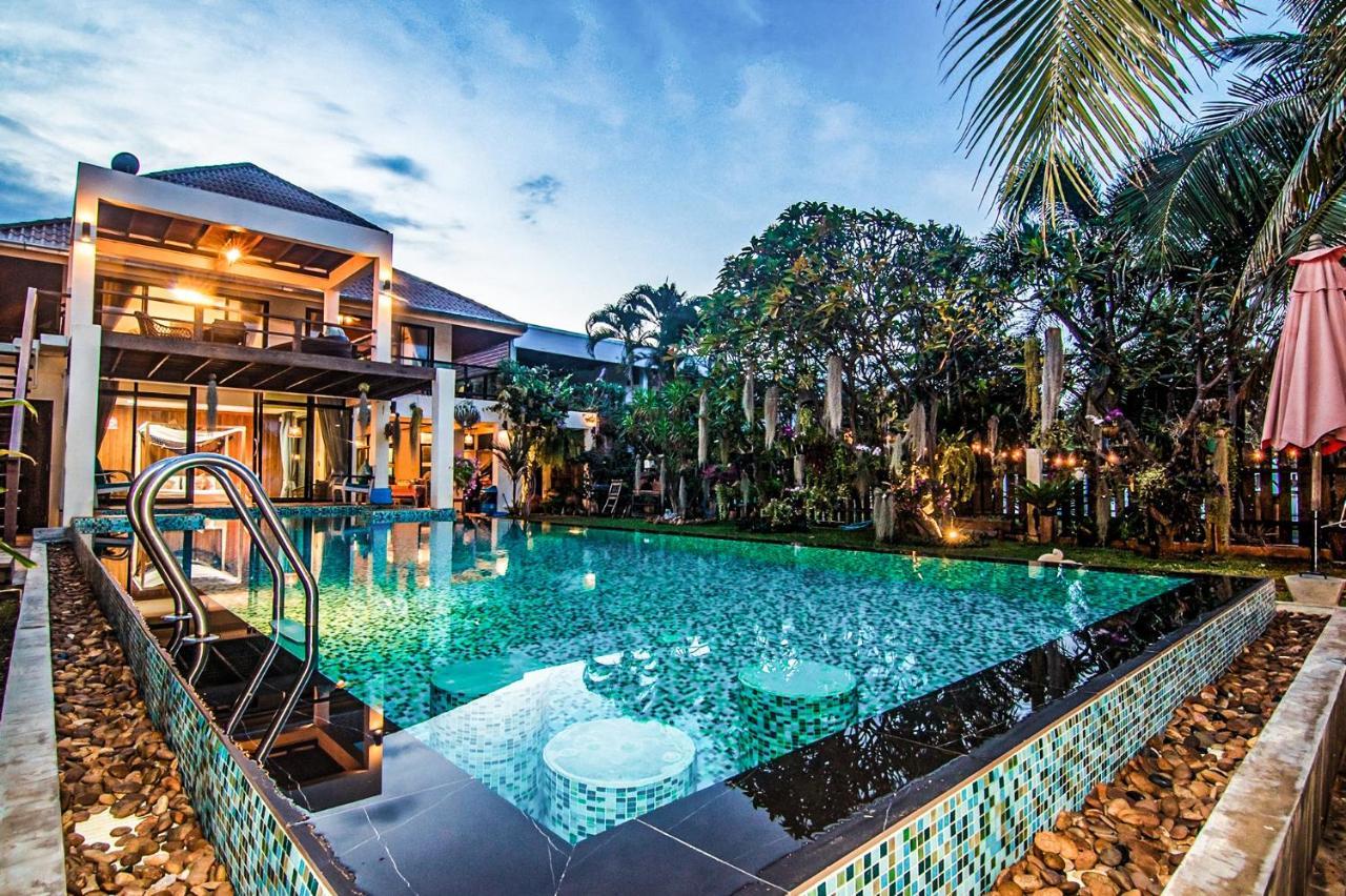 Baan Sansuk Pranburi - Beach Front & Pool Villa Екстер'єр фото